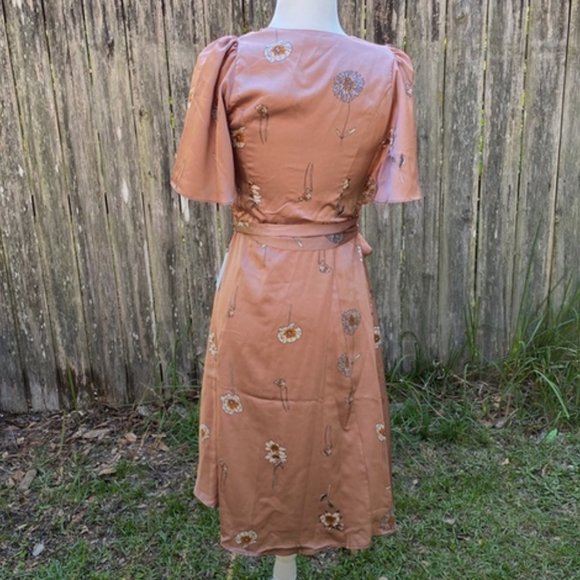 ASTR The Label Fiona Satin Wrap Dress Size XS NWT - Picture 3 of 6